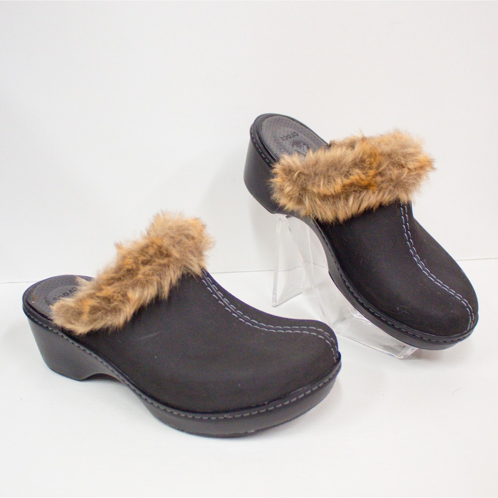 Crocs Cobbler Fuzz Suede Leather Faux Fur Trim Mule Clogs Women's Size 7